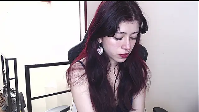 SuzzyyM online show from January 7, 2025, 3:33 pm