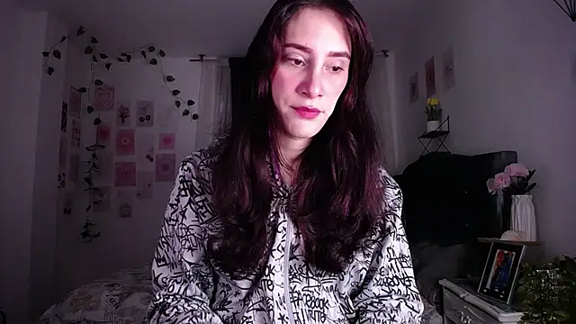 IsaBaileys  online show from May 14, 2026, 10:18 pm