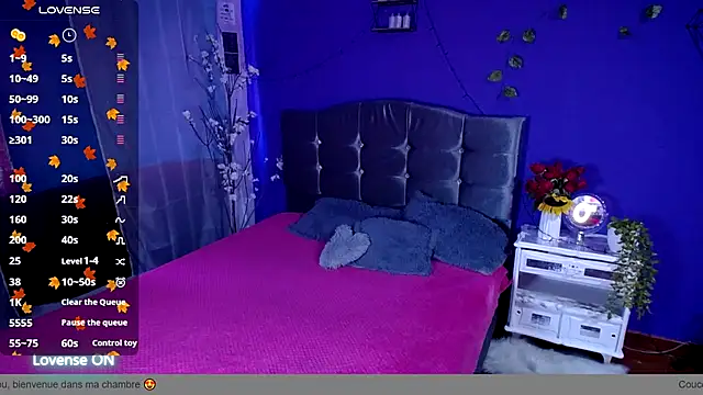 IsaBaileys  online show from October 19, 2025, 7:49 pm