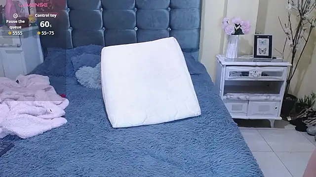 IsaBaileys  online show from February 12, 2026, 2:33 am