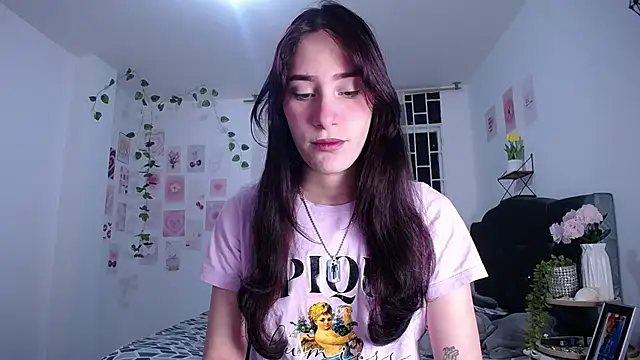 IsaBaileys  online show from May 12, 2026, 3:36 am