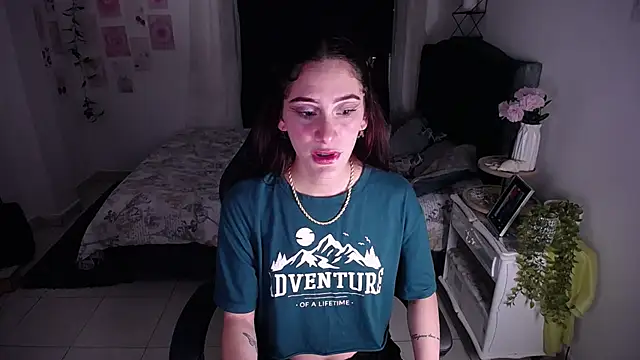 IsaBaileys  online show from May 18, 2026, 1:17 am
