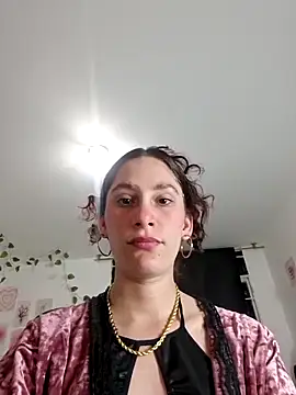 IsaBaileys  online show from June 5, 2026, 2:38 am