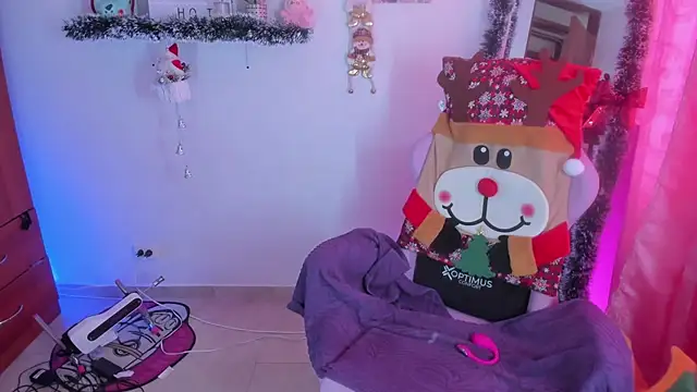 saralolo420 online show from December 5, 2025, 8:17 pm