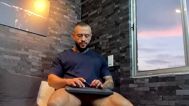 BruceDallas online show from September 19, 2025, 11:09 pm