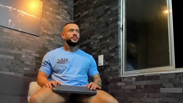 BruceDallas online show from September 19, 2025, 1:20 am