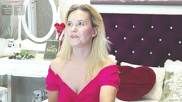 LilyFord online show from June 14, 2026, 7:37 pm