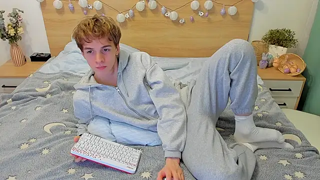 Snapshot of Fandi_777 chatting on March 21, 2025, 5:12 pm Fandi 777 online show from March 21, 2025, 5:12 pm