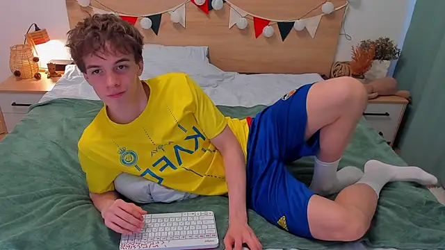 Snapshot of Fandi_777 chatting on November 20, 2025, 8:37 am Fandi 777 online show from November 20, 2025, 8:37 am