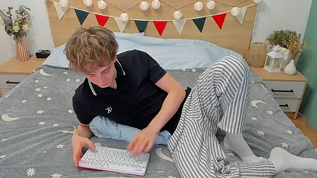 Snapshot of Fandi_777 chatting on March 17, 2025, 10:38 am Fandi 777 online show from March 17, 2025, 10:38 am