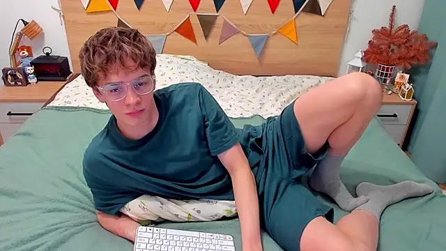 Snapshot of Fandi_777 chatting on February 10, 2026, 5:28 am Fandi 777 online show from February 10, 2026, 5:28 am