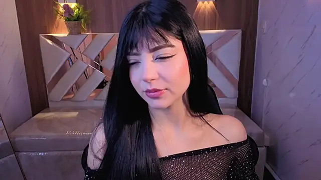  mia collins b  online show from December 14, 2025, 1:17 pm