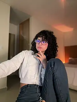 Lianh Benett online show from January 26, 2025, 1:41 am