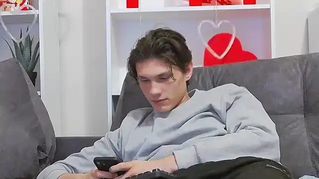 Snapshot of CalvinCay chatting on February 14, 2025, 3:33 am CalvinCay online show from February 14, 2025, 3:33 am