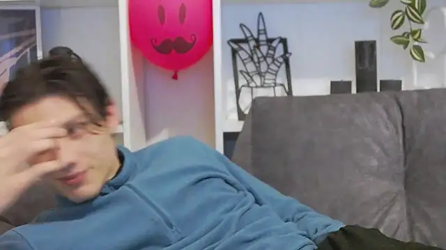 Snapshot of CalvinCay chatting on February 24, 2025, 11:41 pm CalvinCay online show from February 24, 2025, 11:41 pm