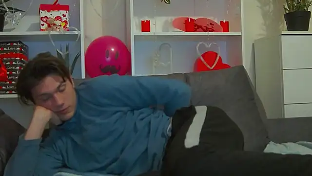 Snapshot of CalvinCay chatting on February 22, 2025, 11:13 pm CalvinCay online show from February 22, 2025, 11:13 pm