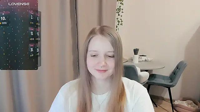 Snapshot of Alyaley chatting on November 21, 2025, 6:45 am Alyaley online show from November 21, 2025, 6:45 am