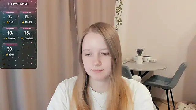 Snapshot of Alyaley chatting on October 17, 2025, 11:45 am Alyaley online show from October 17, 2025, 11:45 am