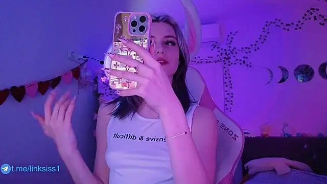 twicewetgirl online show from April 9, 2026, 2:45 pm