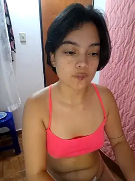 littlemelii online show from April 16, 2026, 9:39 pm