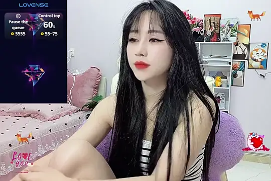  LLisa  online show from December 4, 2025, 2:10 am