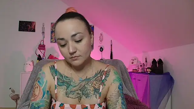 PinkHurricaneOfficial online show from September 10, 2025, 2:38 pm