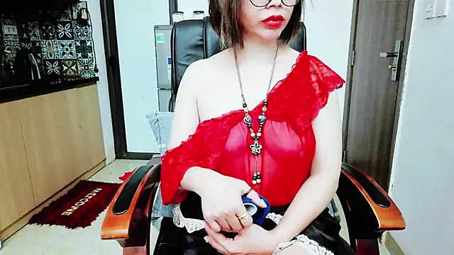 Miu-Le online show from November 22, 2025, 6:40 pm