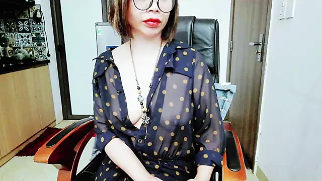 Miu-Le online show from November 15, 2025, 7:40 pm