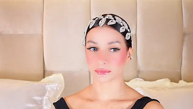 Snapshot of KiraKayleigh1 chatting on November 17, 2025, 12:58 am KiraKayleigh1 online show from November 17, 2025, 12:58 am