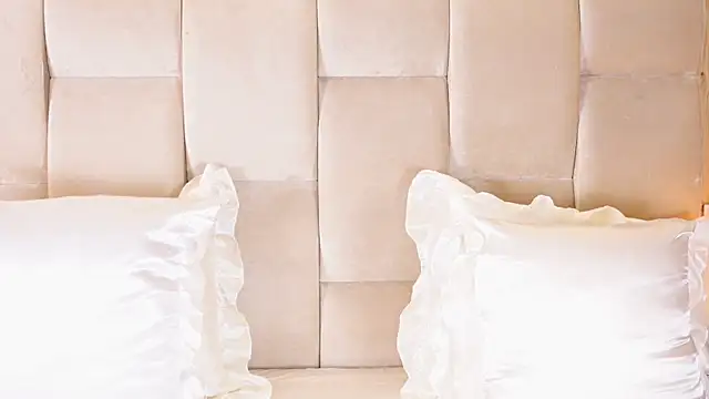 Snapshot of KiraKayleigh1 chatting on November 11, 2025, 12:16 am KiraKayleigh1 online show from November 11, 2025, 12:16 am