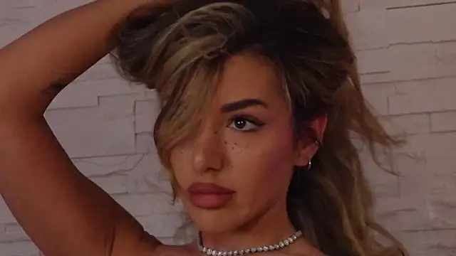 ClaraHazel online show from February 10, 2026, 4:33 am