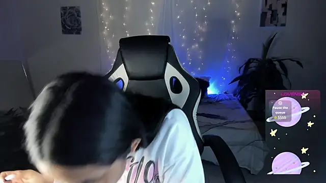 Riana Kean online show from October 23, 2025, 2:10 am