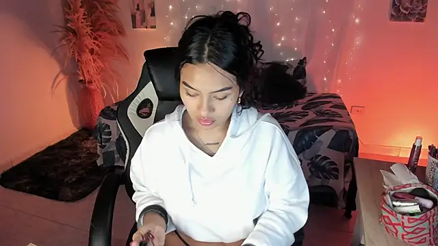 Riana Kean online show from February 23, 2026, 3:30 am