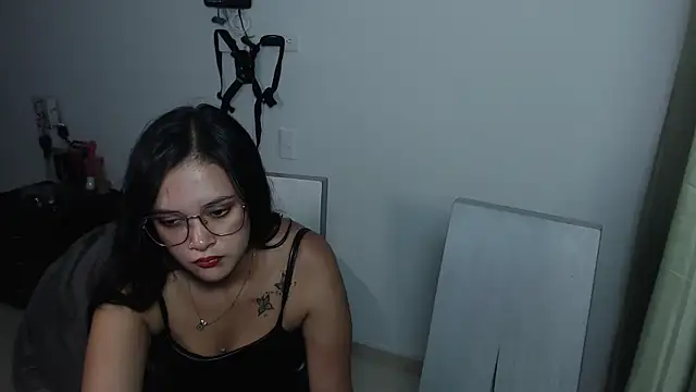 01antoniafranco online show from March 17, 2025, 11:24 pm