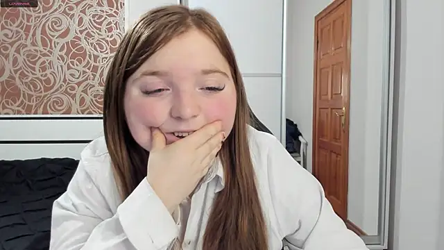 Snapshot of BettySprouse chatting on December 27, 2024, 1:32 am BettySprouse online show from December 27, 2024, 1:32 am