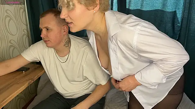 MrMrsRight online show from March 19, 2025, 9:49 am