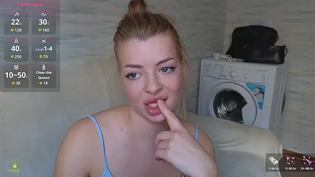 Snapshot of RinaBlondie chatting on September 25, 2025, 2:23 pm RinaBlondie online show from September 25, 2025, 2:23 pm