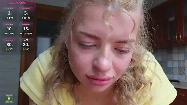 Snapshot of RinaBlondie chatting on October 6, 2025, 1:23 pm RinaBlondie online show from October 6, 2025, 1:23 pm