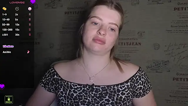 Snapshot of RinaBlondie chatting on March 13, 2025, 6:23 pm RinaBlondie online show from March 13, 2025, 6:23 pm