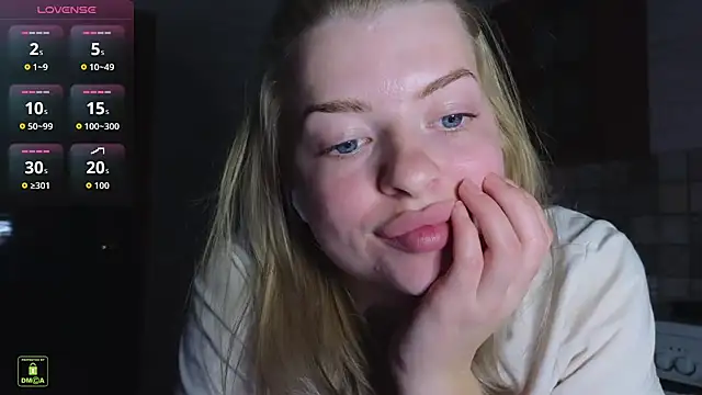 Snapshot of RinaBlondie chatting on October 12, 2025, 4:19 pm RinaBlondie online show from October 12, 2025, 4:19 pm