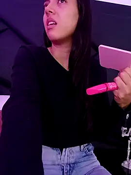 Julie Bennet online show from October 18, 2025, 3:08 am