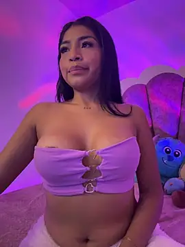 Snapshot of Pocahontascute_33 chatting on March 15, 2025, 8:26 am Pocahontascute 33 online show from March 15, 2025, 8:26 am