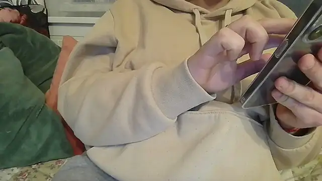 Snapshot of parismira chatting on December 16, 2024, 3:43 pm parismira online show from December 16, 2024, 3:43 pm