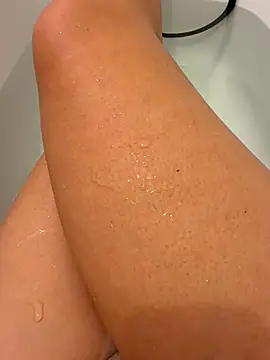 Snapshot of parismira chatting on December 1, 2025, 3:02 pm parismira online show from December 1, 2025, 3:02 pm