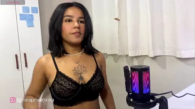 Snapshot of ninapego chatting on February 21, 2025, 11:43 pm ninapego online show from February 21, 2025, 11:43 pm