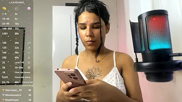 Snapshot of ninapego chatting on March 3, 2025, 9:02 am ninapego online show from March 3, 2025, 9:02 am