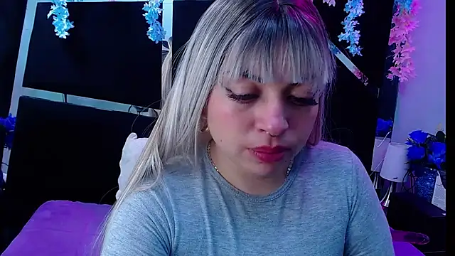 Snapshot of Cocoo_Nuth chatting on February 22, 2025, 3:23 am Cocoo Nuth online show from February 22, 2025, 3:23 am