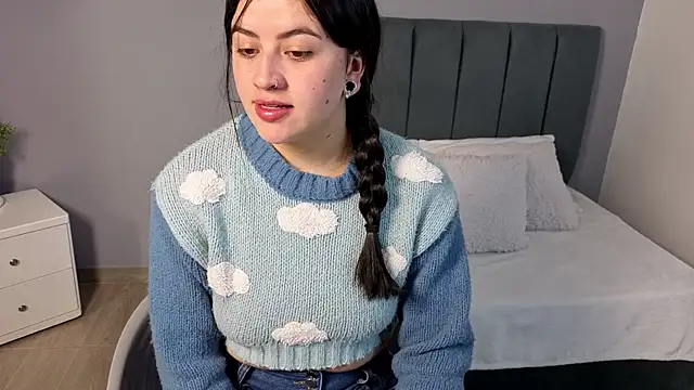 Snapshot of Alli_cooper chatting on June 12, 2026, 1:53 pm Alli cooper online show from June 12, 2026, 1:53 pm
