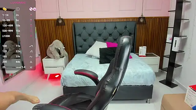 CATIAJONES online show from November 12, 2025, 7:07 pm