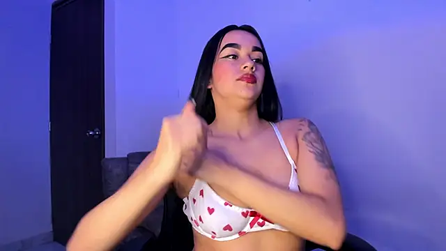 Julieth Stoone online show from December 18, 2024, 3:47 am